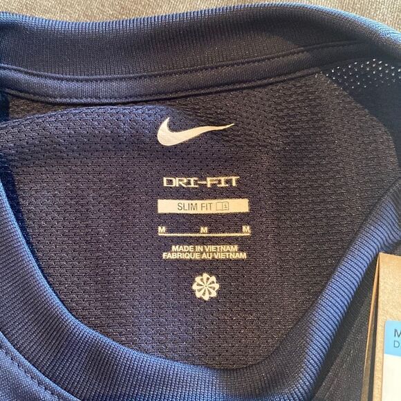 Nike Men’s Navy Slim Fit Short Sleeved T-Shirt Dri-Fit Technology M NWT - Picture 5 of 10